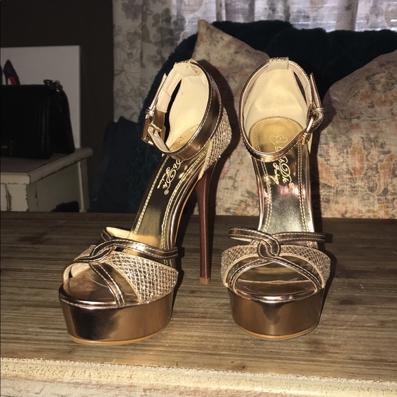 NEVER WORN GORGEOUS Rose Gold Strappy Heel 7.5 - Picture 4 of 8